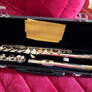 Silver Flute MOG with Case and Cleaning Cloth